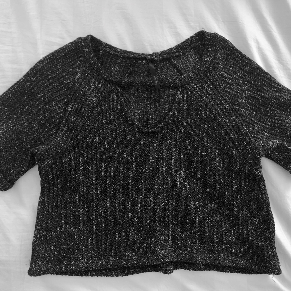Shelly V-Cut out crop top